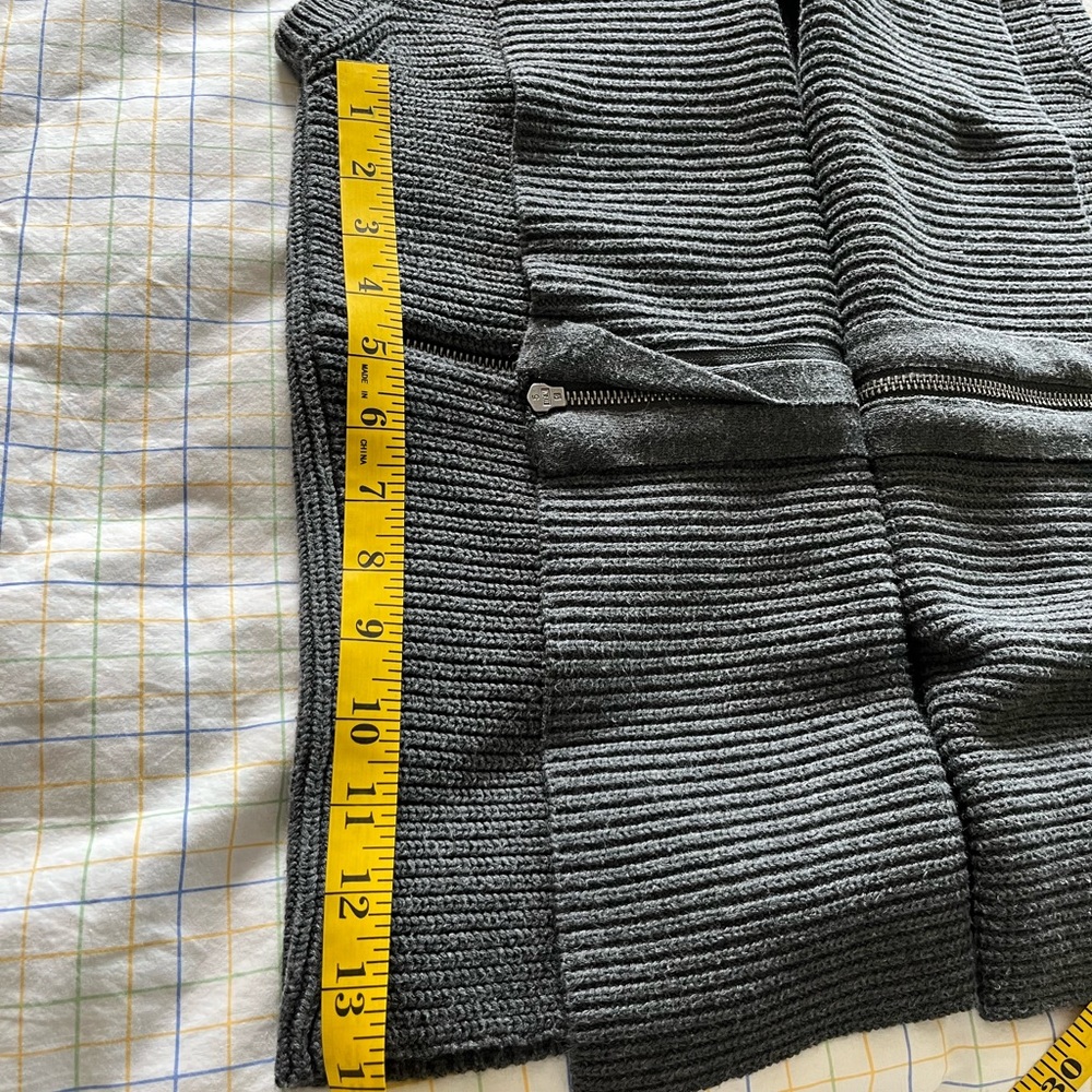Calvin Klein Jeans Sleeveless Open Front Sweater - Picture 6 of 8